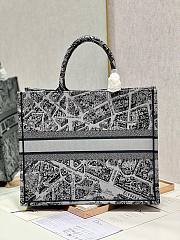 Dior large book tote gray plan de Paris embroidery bag - 2