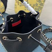 Valentino Garavani rockstud black leather bucket bag - 6