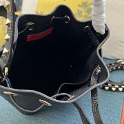 Valentino Garavani rockstud black leather bucket bag - 5