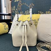 Valentino Garavani rockstud white leather bucket bag - 2