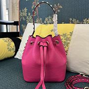 Valentino Garavani rockstud pink leather bucket bag - 6