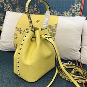 Valentino Garavani rockstud yellow leather bucket bag - 1