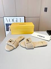 Fendi Baguette beige sheepskin slides - 6