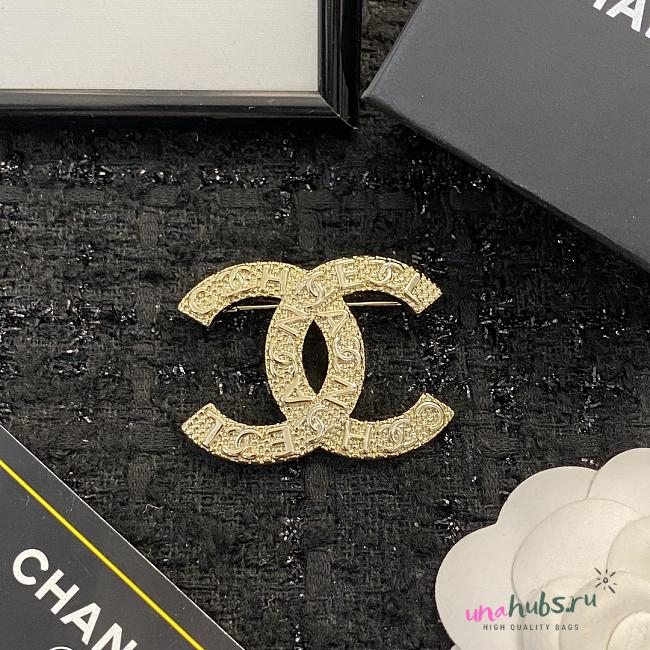 Chanel gold brooch 03 - 1