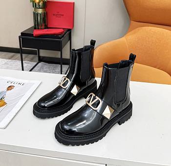 Valentino garavani logo rockstud boots