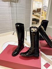 Valentino logo high black patent boots - 6