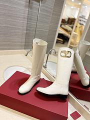 Valentino logo cream patent boots - 5