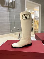 Valentino logo cream patent boots - 3