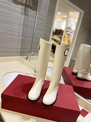 Valentino logo cream patent boots - 2