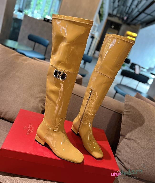 Valentino logo yellow patent long boots - 1