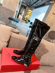 Valentino logo black patent long boots - 6