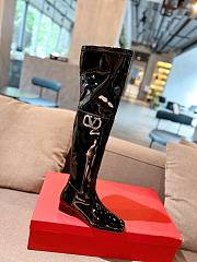 Valentino logo black patent long boots - 4