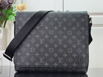 Louis Vuitton MM District M44000