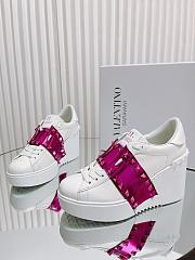 Valentino rockstud pink flatform trainer - 4