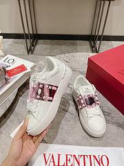 Valentino Garavani pink rockstud leather platform sneakers - 5