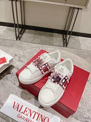 Valentino Garavani pink rockstud leather platform sneakers - 3