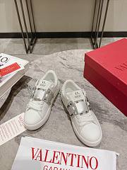 Valentino Garavani silver rockstud leather platform sneakers - 3