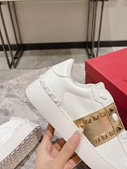 Valentino Garavani gold rockstud leather platform sneakers - 6