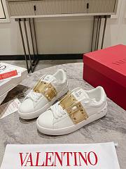 Valentino Garavani gold rockstud leather platform sneakers - 5