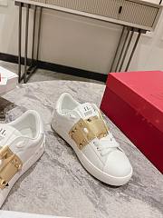 Valentino Garavani gold rockstud leather platform sneakers - 3