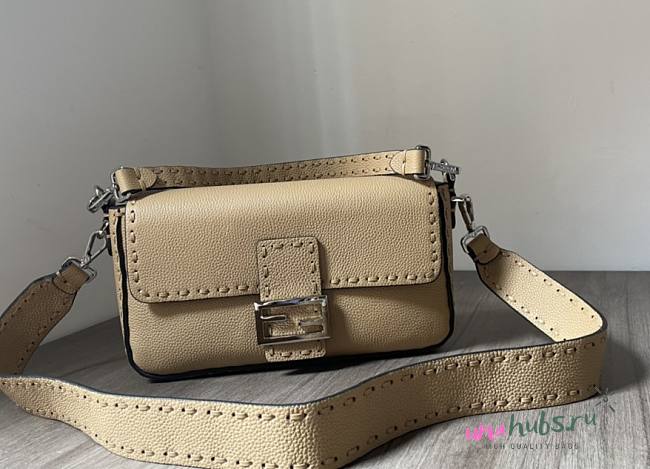 Fendi Baguette beige topstitching bag - 1