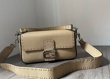 Fendi Baguette beige topstitching bag