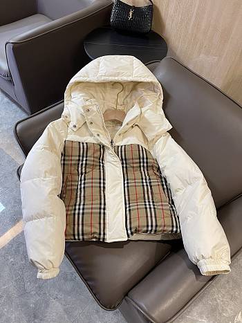 BURBERRY Reversible cropped down white jacket