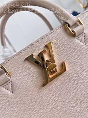 Louis Vuitton Lock & Go M22311 white bag - 6