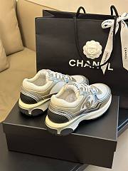 Chanel 23C CC logo gold sneakers - 3