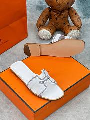 Hermes oran white black stiching slippers  - 3