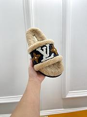 Louis Vuitton Gray Fur Sandals - 5