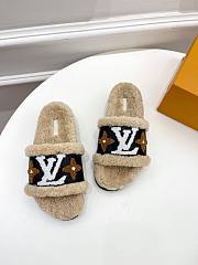 Louis Vuitton Gray Fur Sandals - 4