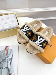 Louis Vuitton Gray Fur Sandals - 3