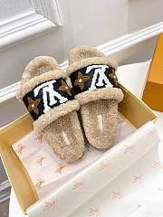 Louis Vuitton Gray Fur Sandals - 2