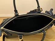 Louis Vuitton Lock It MM M22925 black leather bag - 3