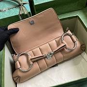 Gucci Horsebit large chain beige leather bag - 3