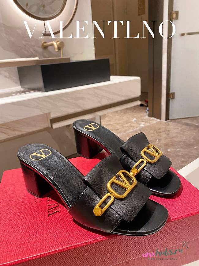 Valentino Garavani VLOGO leather sandals - 1