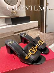 Valentino Garavani VLOGO leather sandals - 1