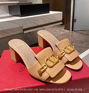 Valentino Garavani VLOGO brown leather sandals - 1