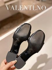 Valentino Garavani VLOGO black leather sandals - 2