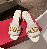 Valentino Garavani VLOGO white leather sandals - 1