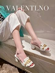 Valentino Garavani VLOGO white leather sandals - 4