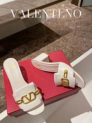 Valentino Garavani VLOGO white leather sandals - 2