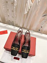 Valentino V logo chain leather slingback heels  - 3