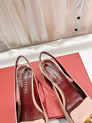 Valentino V logo chain beige leather slingback heels  - 2