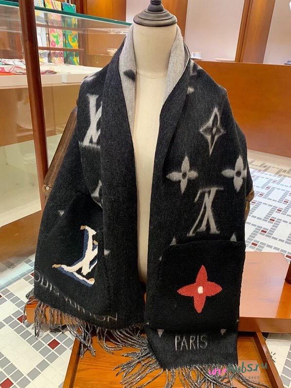 Louis Vuitton Teddy Black Scarf - 1