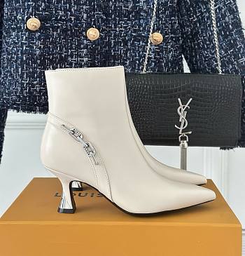 Louis Vuitton chain white short boots 6.5cm