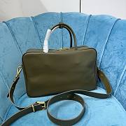 Miu Miu logo embossed green leather tote bag - 5