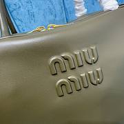 Miu Miu logo embossed green leather tote bag - 2