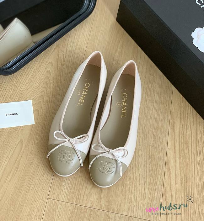 Chanel light beige ballet flats - 1